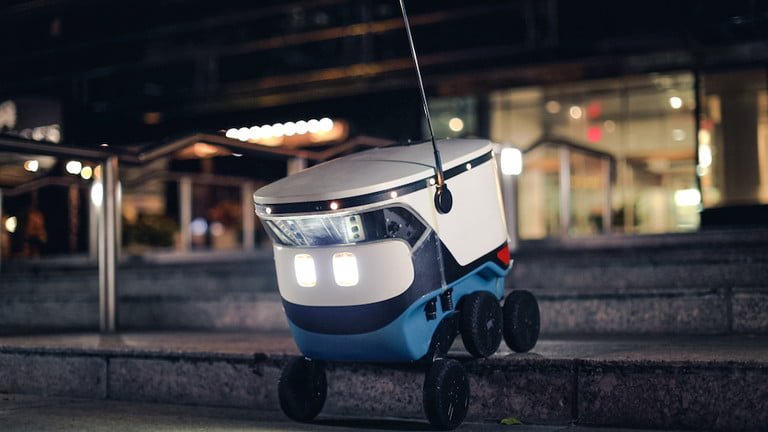 Hotel en Miami usa robots para atender a los huéspedes