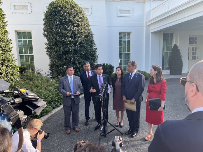 Congresistas piden a Biden usar la vía ejecutiva en inmigración
