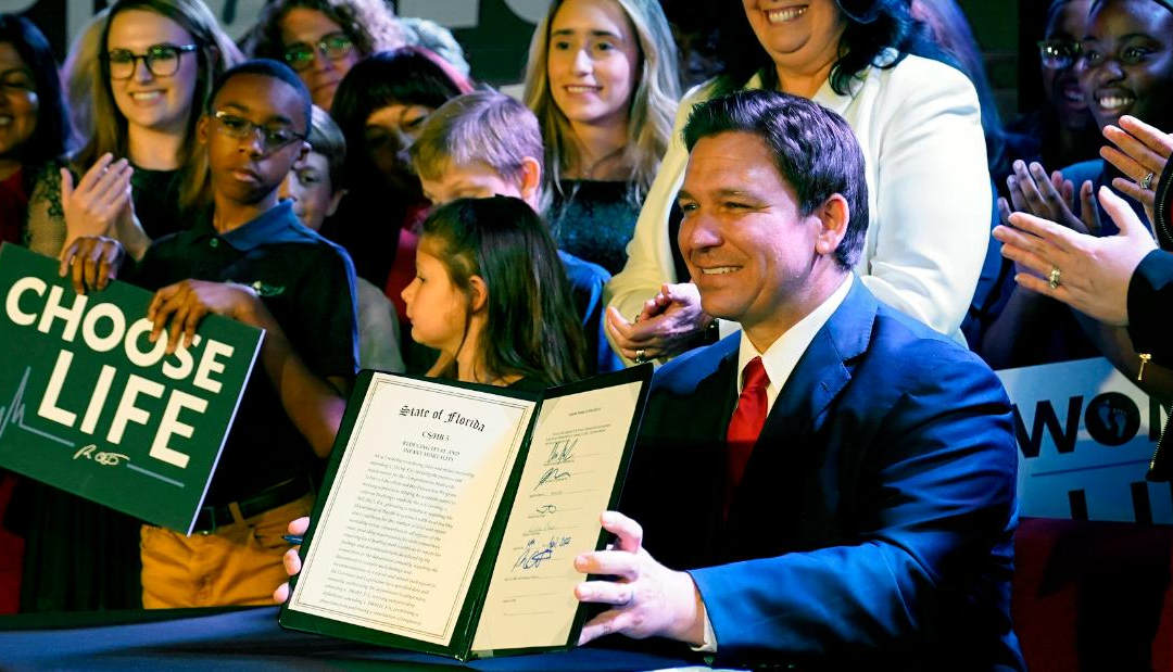DeSantis convierte en ley prohibición del aborto de 15 semanas
