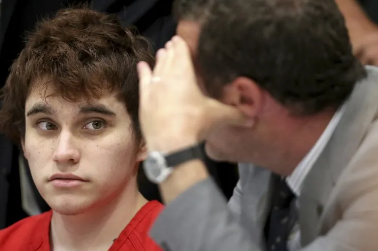 Descalifican a jurados para juicio contra asesino de Parkland