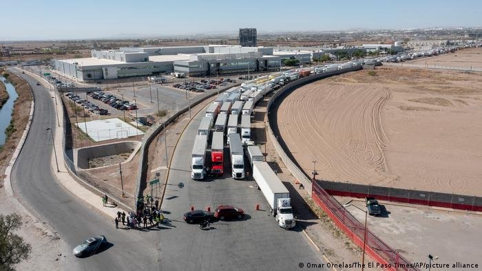 Texas frena registros adicionales de camiones en frontera con México