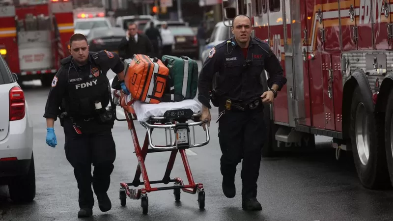Tiroteo en Nueva York heridos en el metro y se da a la fuga