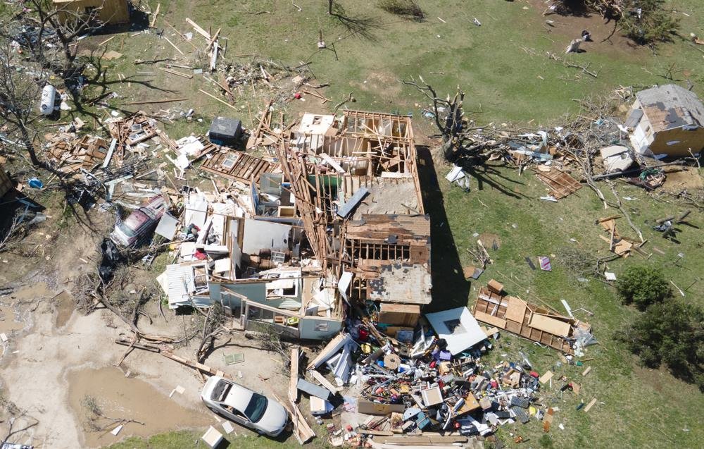 Tornado en Kansas genera alarmante destrucción