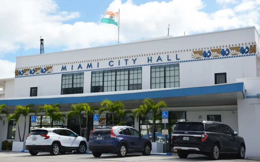 Miami retira paneles solares del ayuntamiento