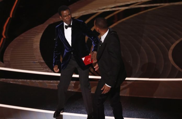 Will Smith vuelve a disculparse con Chris Rock (+video)