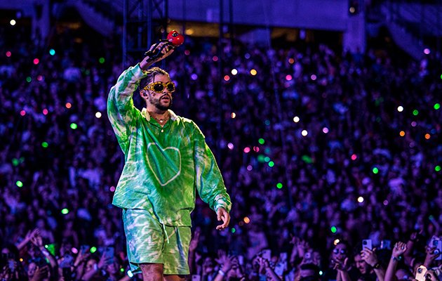 Bad Bunny se convierte en el primer latino en recaudar $11 millones por concierto en Miami