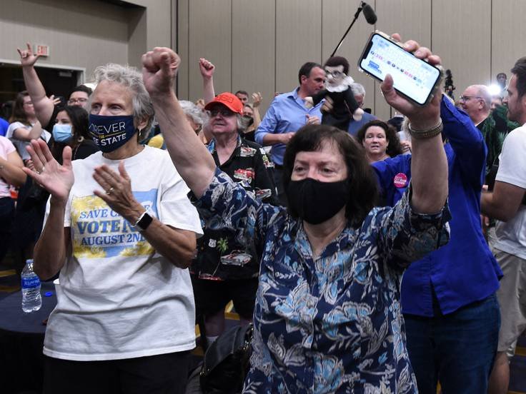 Kansas es el primer estado que ratifica el derecho al aborto en referéndum