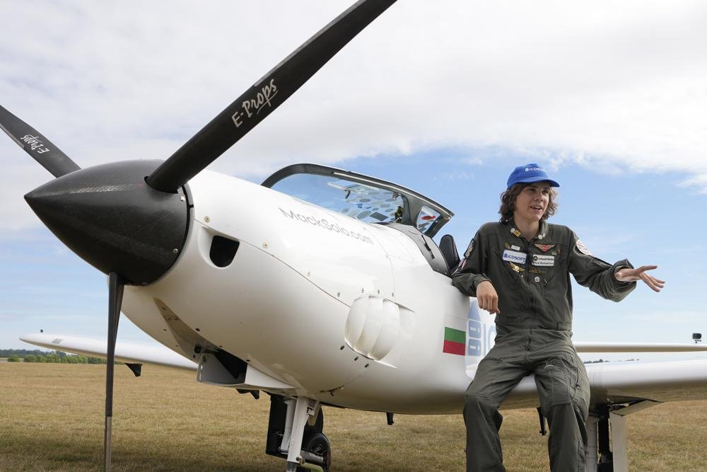 Piloto adolescente en camino al récord mundial de vuelo global en solitario