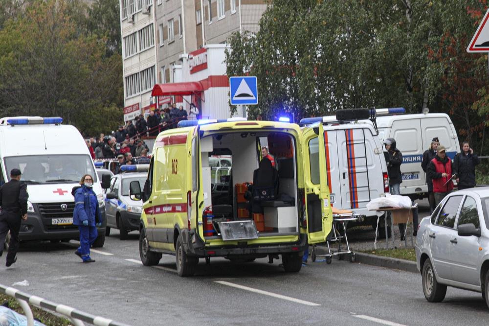 Más de 10 muertos y 21 heridos por tiroteo en escuela de Rusia