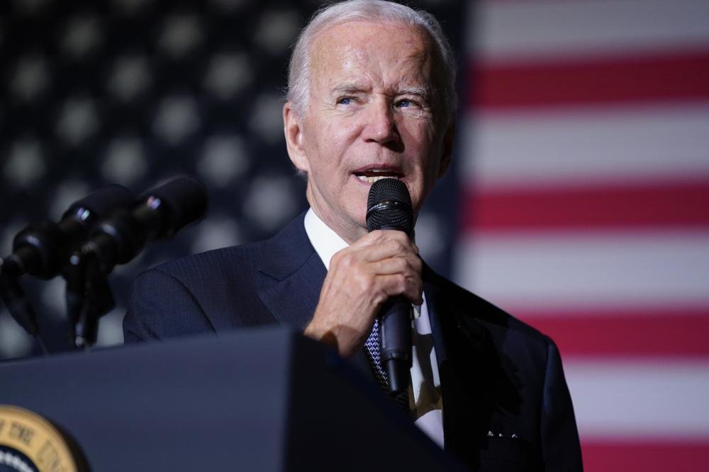 Corte bloquea temporalmente la condonación de préstamos estudiantiles de Biden