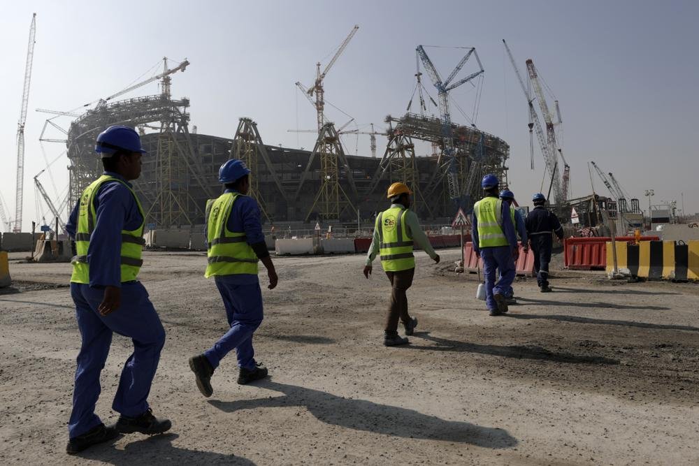 Jefe del Mundial de Qatar dice que más de 400 trabajadores migrantes han muerto