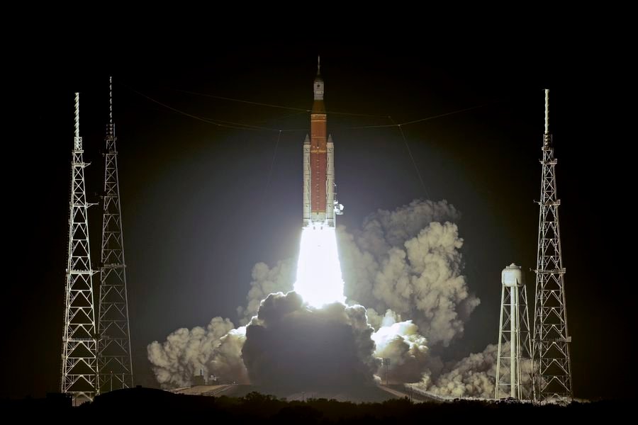 NASA lanza misión Artemis I a la luna