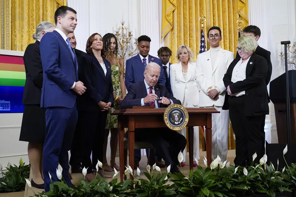 Biden firmará ley de matrimonio homosexual
