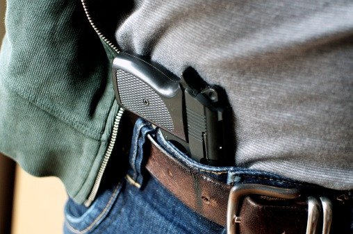 Florida propone ley que permitiría portar armas sin permiso