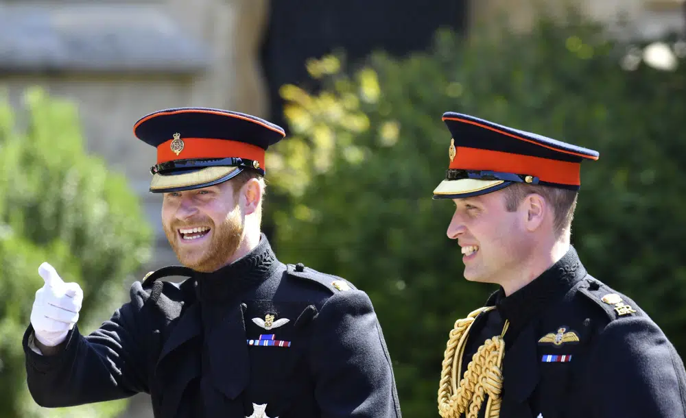 Príncipe Harry dice que William lo atacó durante pelea