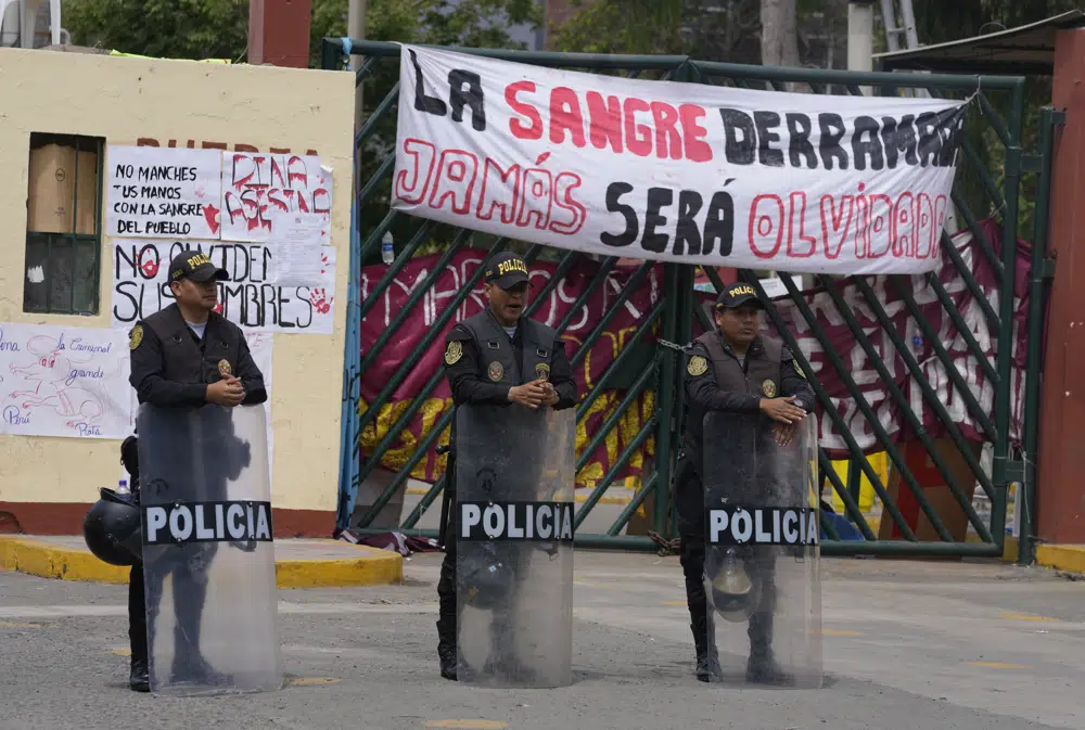 Protestantes en Perú exigen renuncia de Boluarte