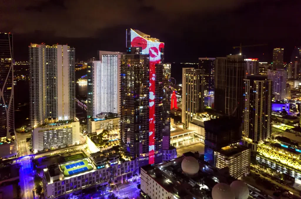 Rascacielos de Miami es la tarjeta de San Valentín más grande del mundo