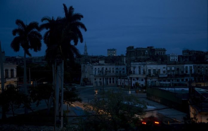 Una falla deja sin electricidad a cerca de la mitad de Cuba