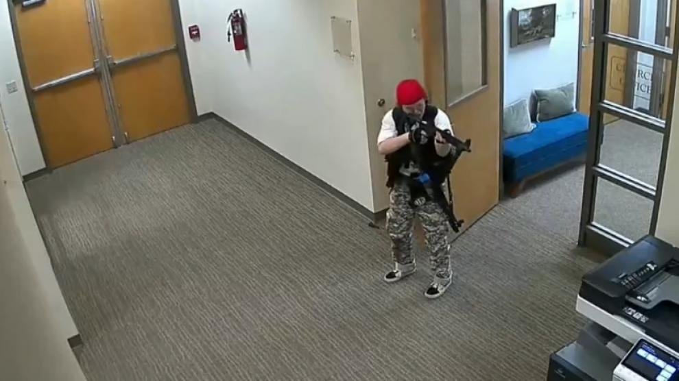 Atacante de escuela compró 7 pistolas pese a estar bajo tratamiento médico