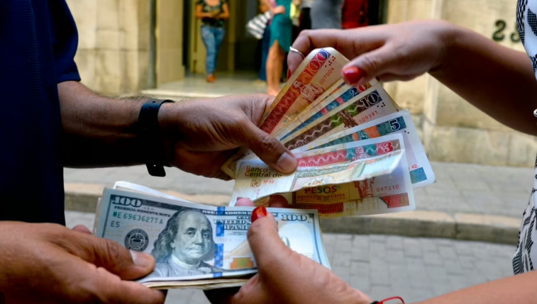 Cuba acepta nuevamente depósitos bancarios en dólares