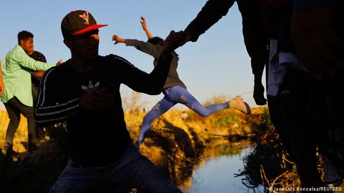 EEUU busca «vías seguras» para migrantes advirtiendo a los ilegales