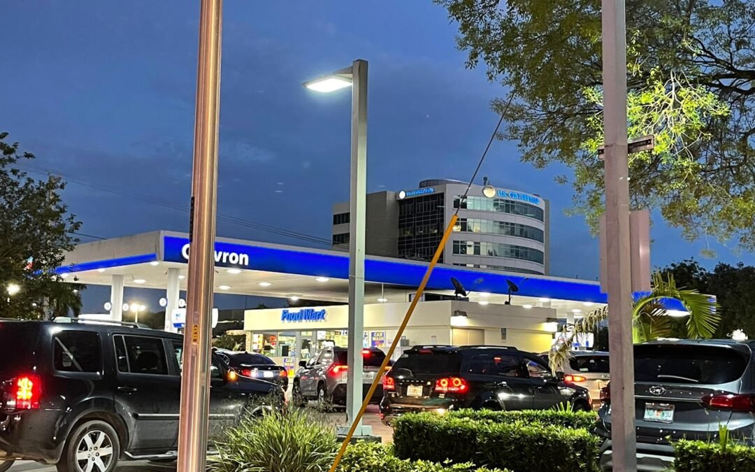Escasez de gasolina generó largas colas al sur de Florida