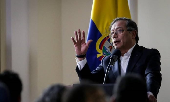 Petro buscará levantamiento de sanciones a Venezuela