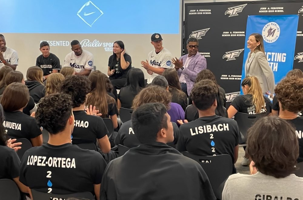 Marlins impulsan programa de apoyo a la salud mental de jóvenes atletas