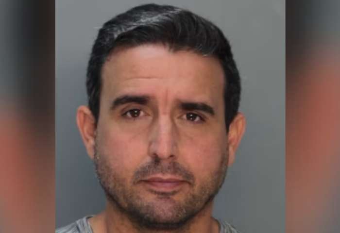 Periodista cercano al alcalde de Miami se declara culpable por pornografía infantil