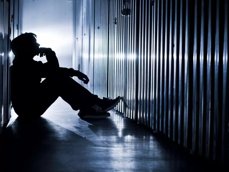 Adolescentes y adultos jóvenes están muriendo por suicidio y homicidio en EEUU