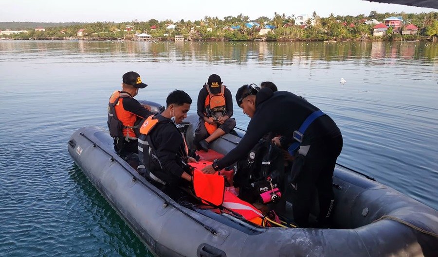 Al menos 15 muertos y más de 30 supervivientes por naufragio en Indonesia
