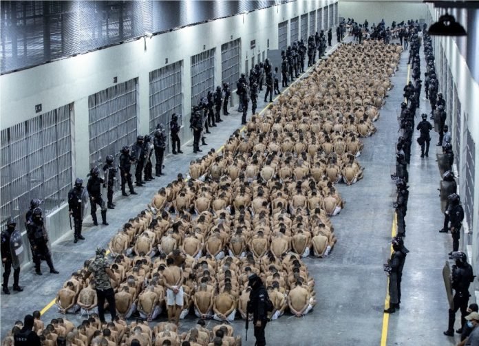 Ya son más de 70 mil detenidos en El Salvador tras régimen de excepción
