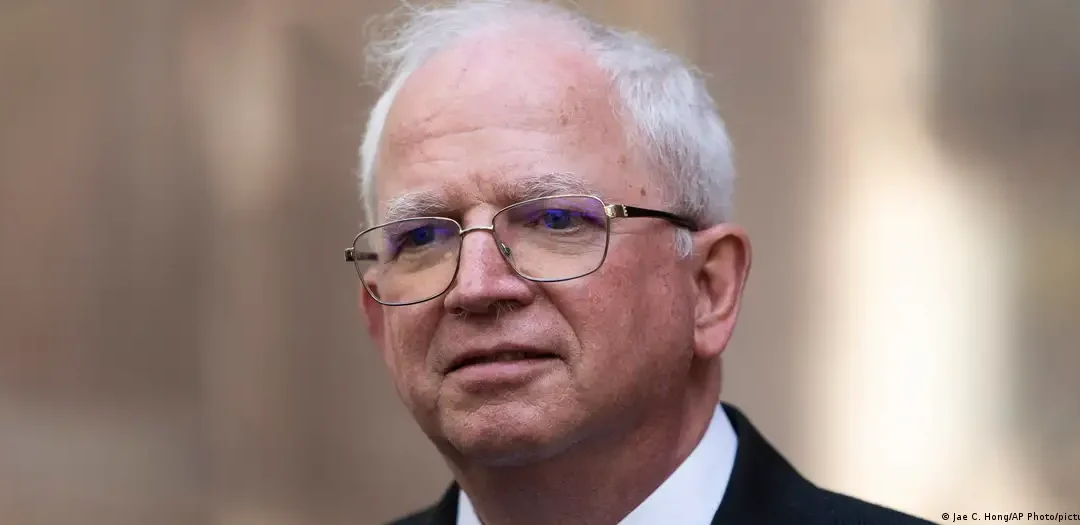 Dos aliados de Trump se entregan a la justicia de Georgia