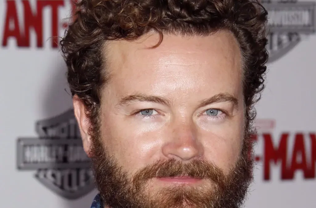 Condenan al actor Danny Masterson a 30 años de prisión por violación de mujeres