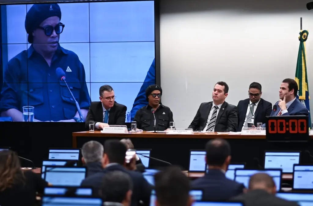 Ronaldinho alega que su nombre fue usado indebidamente en una estafa