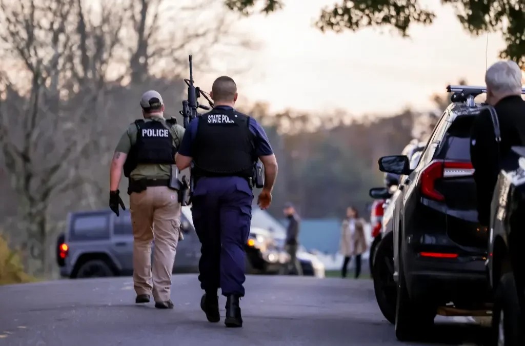 Agentes del FBI siguen buscando al sospechoso de los tiroteos de Maine