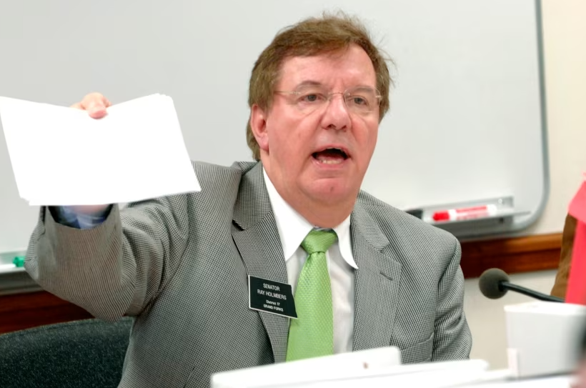 Arrestan a exlegislador de Dakota del Norte por intento de violación