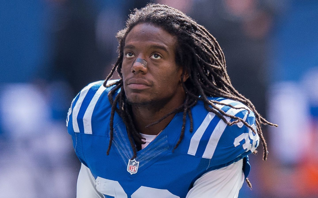 Detenido exjugador de la NFL por asesinato de su madre