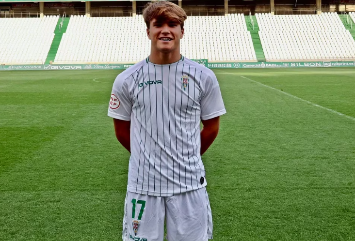 Encuentran cuerpo de futbolista español en plena transmisión en vivo