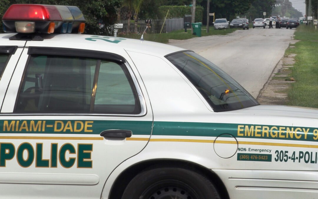Acusan por abuso de menores a un policía de Miami-Dade
