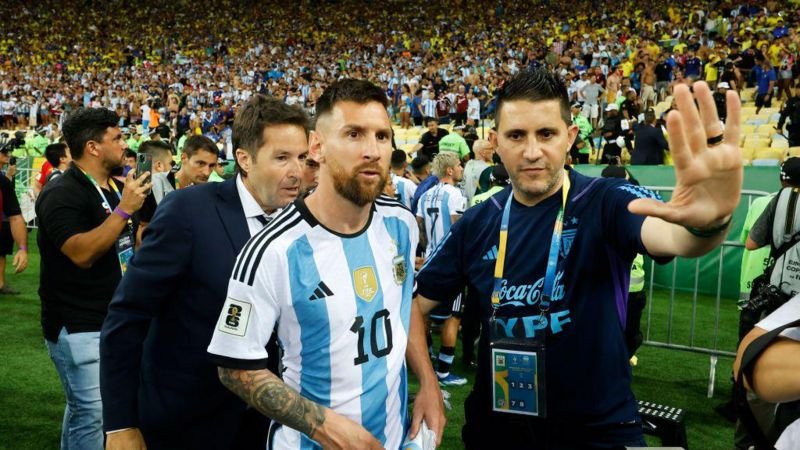Disturbios en el Maracaná llevaron a Messi a sacar a los jugadores de su selección del campo de juego