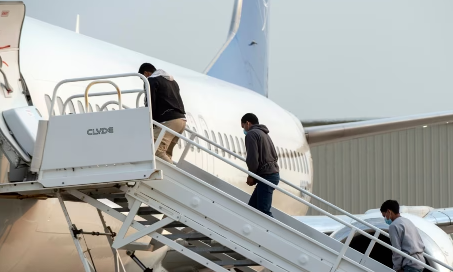 EEUU ha deportado más de 380.000 migrantes irregulares desde mes de mayo