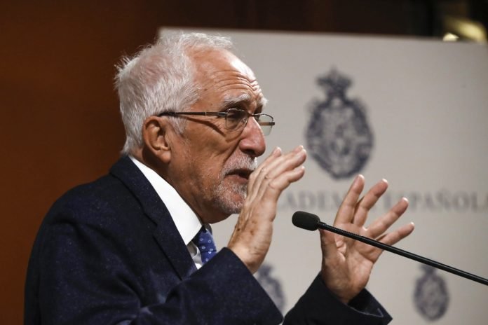 Escritor español gana el Premio Cervantes 2023