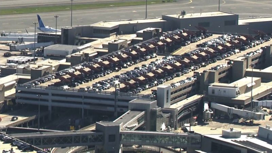 Hallan cuerpo de una mujer en el garaje de un aeropuerto de Boston