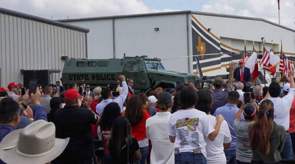 Trump visitó frontera y recibe respaldo del gobernador de Texas