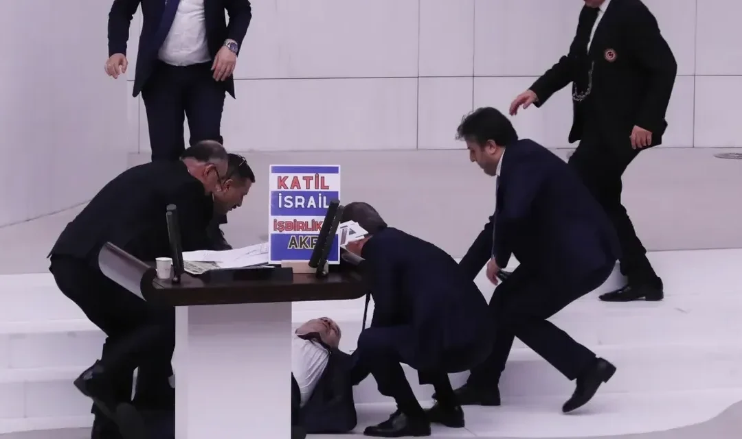 Congresista turco sufrió infarto tras pronunciar discurso contra Israel