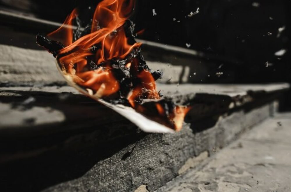 Hombre en Miami lanzó molotov a una casa porque no le querían pagar $20