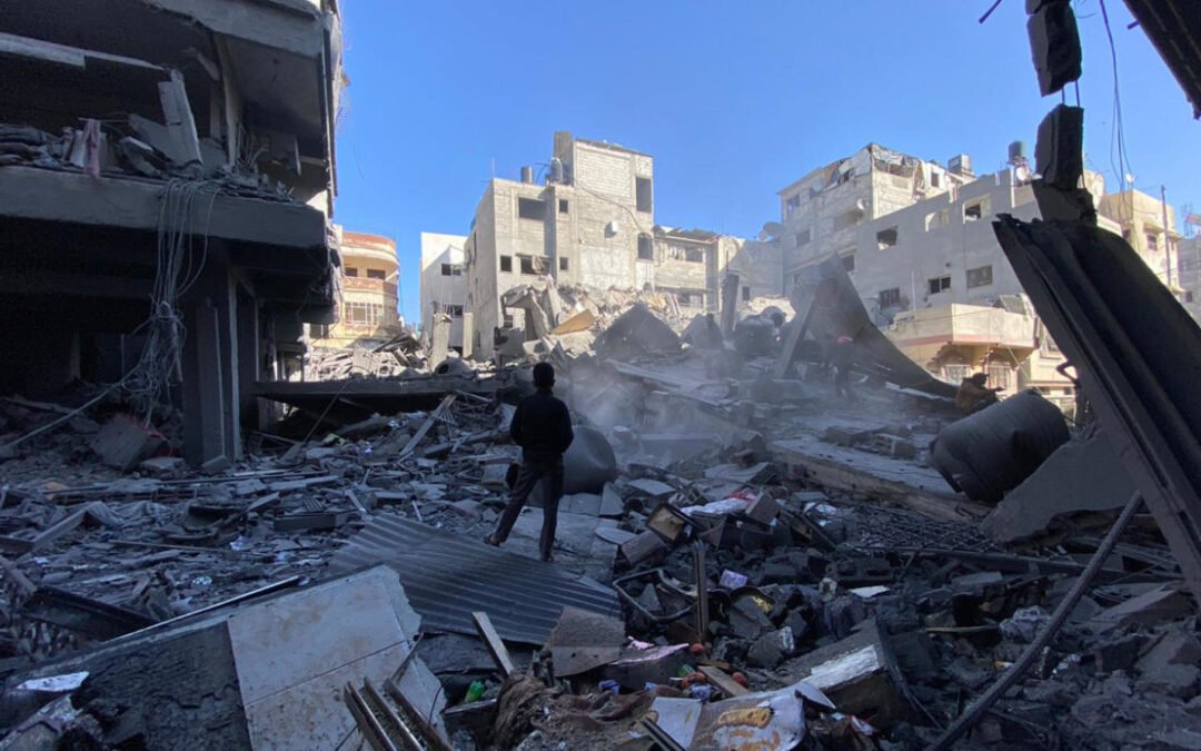 Israel asegura haber atacado más de 300 objetivos en Gaza mientras busca líderes de Hamás