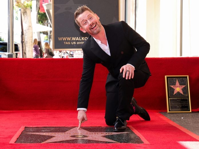 Macaulay Culkin recibió estrella en el Paseo de la Fama de Hollywood