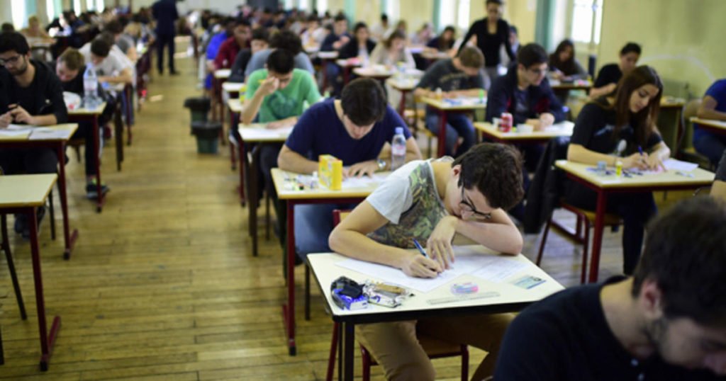 Secundarias de Miami-Dade podrían implementar uso de uniformes obligatorio